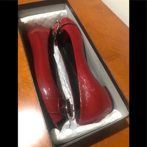 GUCCI Red Salandia Peep Toe Flats Size 40 (US 10)